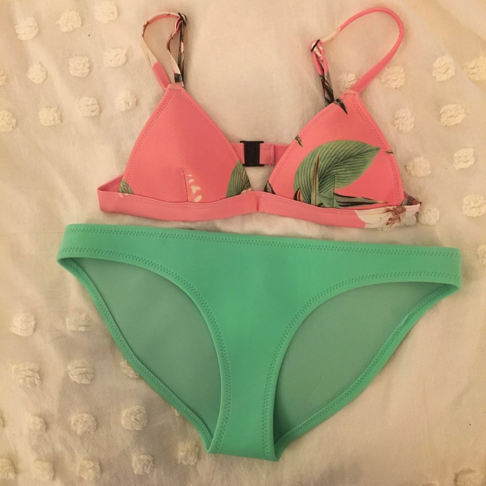 Triangl bathing suit set